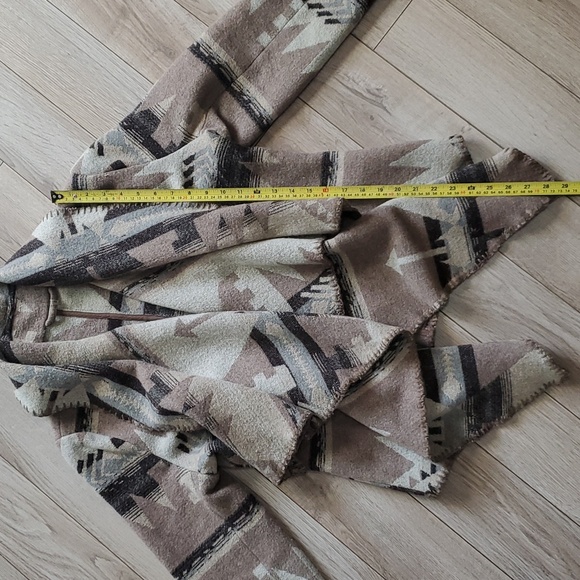 Paparazzi Geometric Open Shawl Jacket - Picture 4 of 10